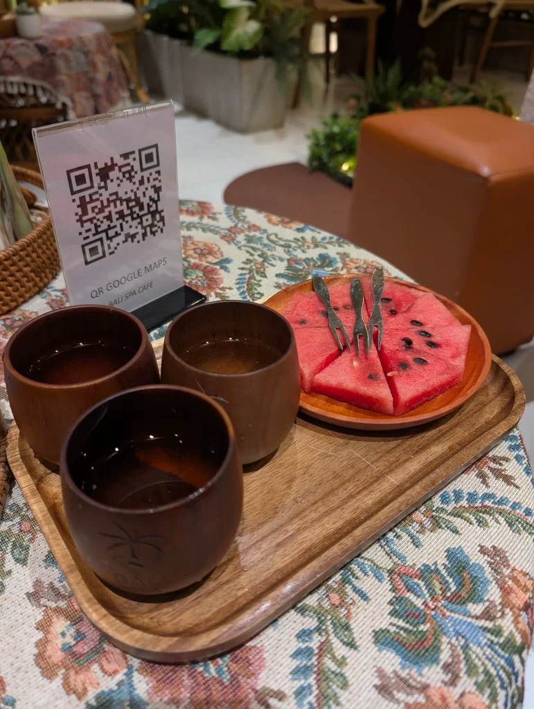 數位遊牧節行程安排：下飛機就是累個半死，請放過自己，不要安排任何 heavy 的行程，就是好好吃飯、睡覺。（如果是便宜的東南亞國家，那就多安排個按摩行程吧！）